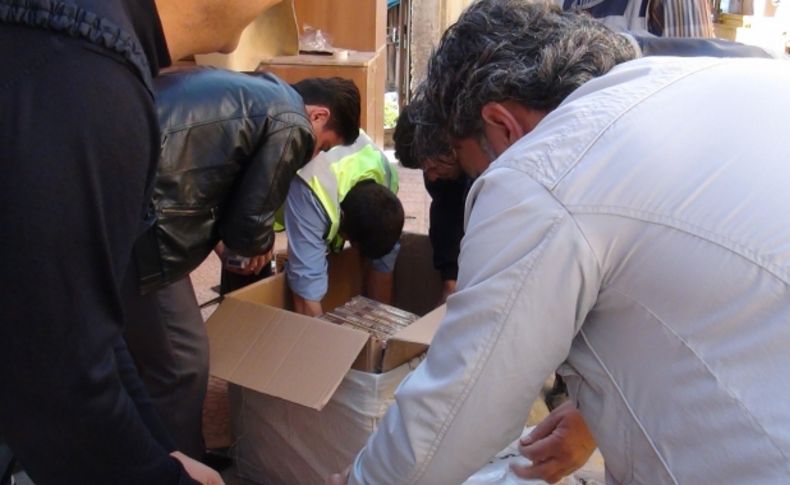 TIR'da tişörtler arasında gizlenmiş gümrük kaçağı sigaralar ele geçirildi