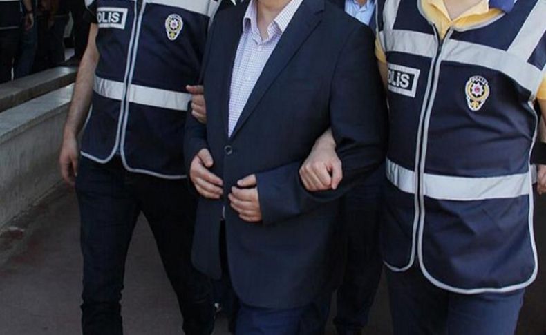 İzmir'de FETÖ'ye 15 gözaltı