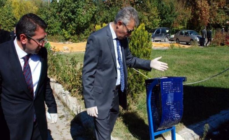 Tokat Valisi Taşkesen, Öğrencilerle Sokakta Çöp Topladi