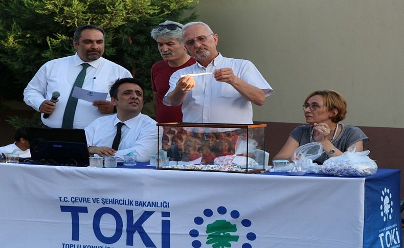 TOKİ'nin Bergama konutları için kuralar çekildi