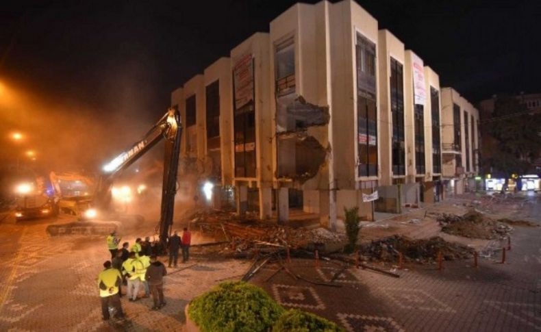 Torbalı Belediyesi'nde yıkıma başlandı