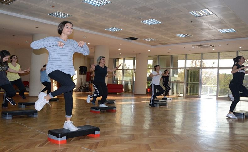 Torbalı'da kadınlar zumba ile coştu