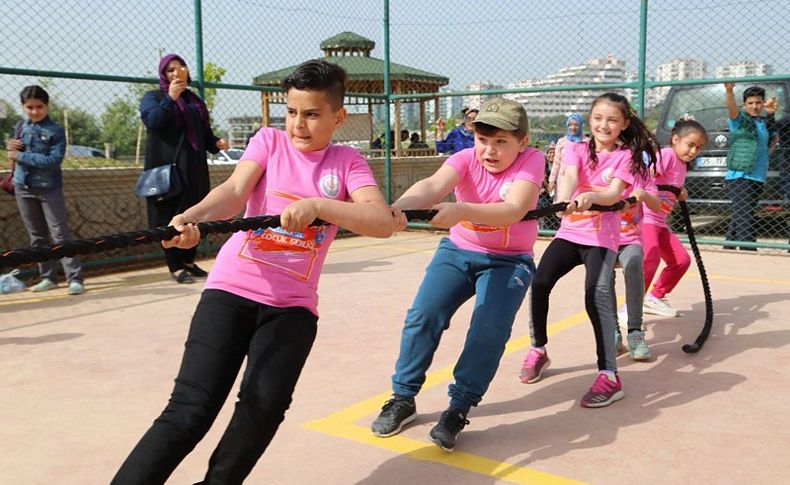 Torbalı'da çocuk oyunları şenliğine büyük ilgi