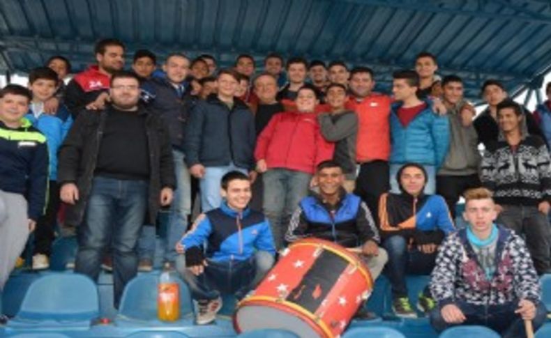 Dikili Belediyespor rakip tanımıyor