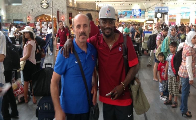 Trabzonspor, UEFA maçı için Tiran'a gitti
