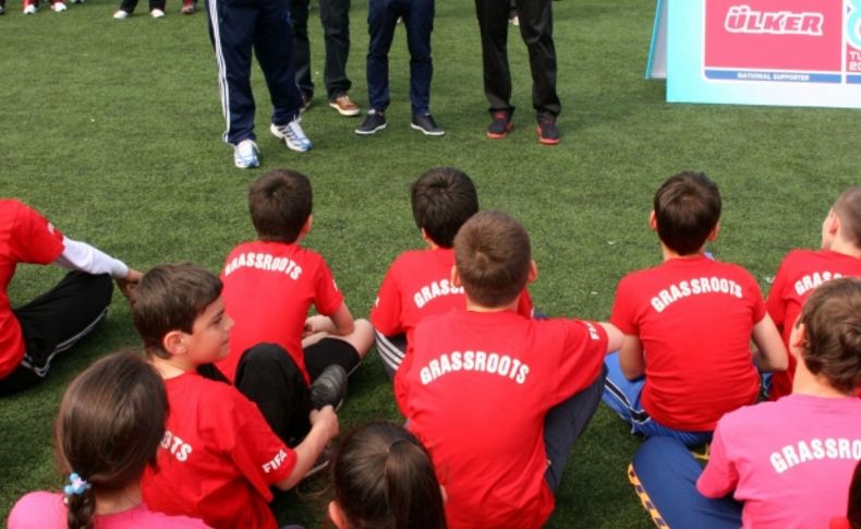 Trabzonsporlu futbolcular, Grassroots Şenliği'nde çocuklarla buluştu