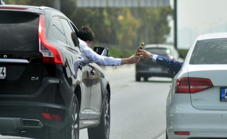 Trafikte içki alış verişi