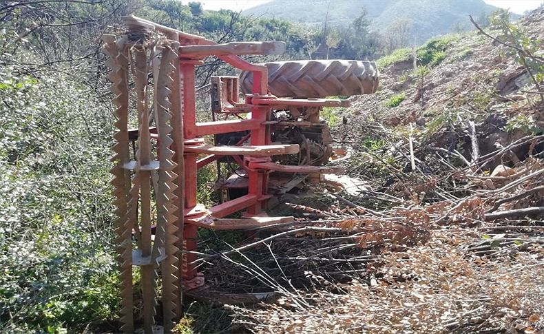 Traktörünün altında kalarak ağır yaralandı