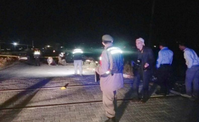 Tren otomobile çarptı: 3 kişi öldü, 3 kişi ağır yaralandı