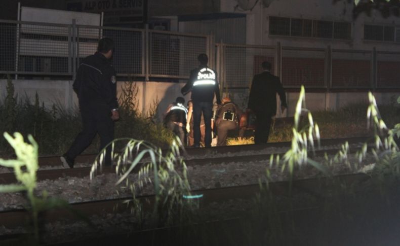 Tren raylarında feci ölüm
