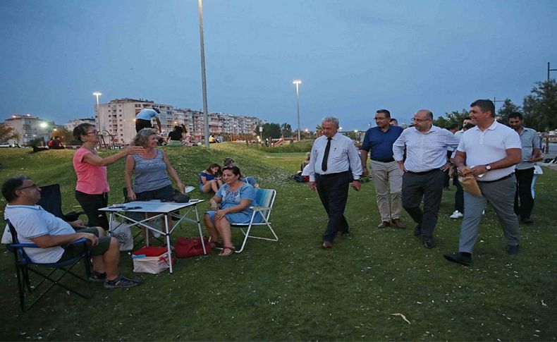 Tugay ve Gökçe’den sahilde gece mesaisi