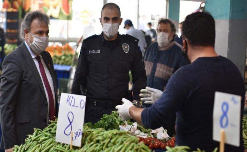 Bornova'da tüm pazarlar açıldı, Başkan İduğ denetime çıktı