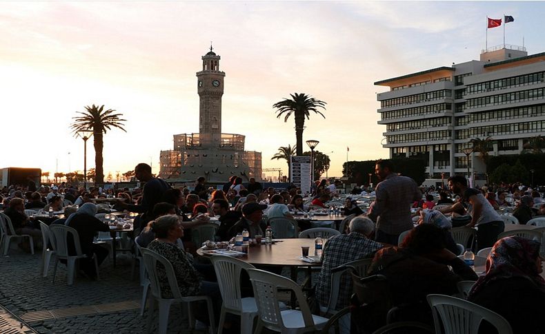 TÜMSİAD iftar verdi