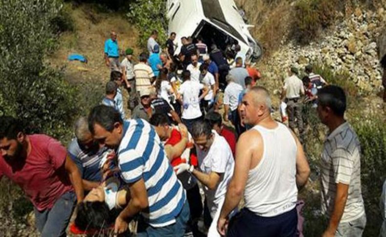 Tur otobüsü şarampole devrildi... Ölü ve yaralılar var