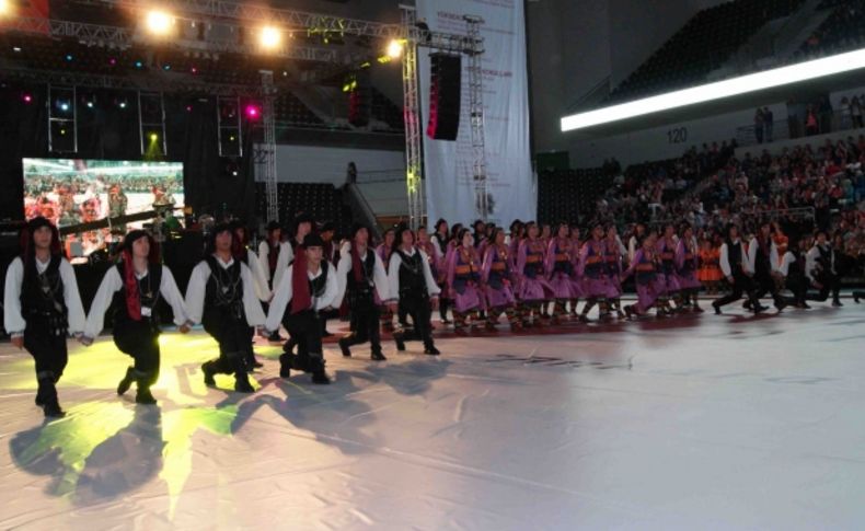 Turgut Özal öğrencileri Ceceli ile eğlendi