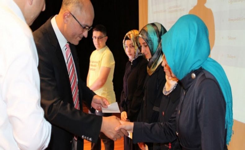 Turhal'da üniversiteye yerleşen 187 öğrenciye 500’er TL para ödülü