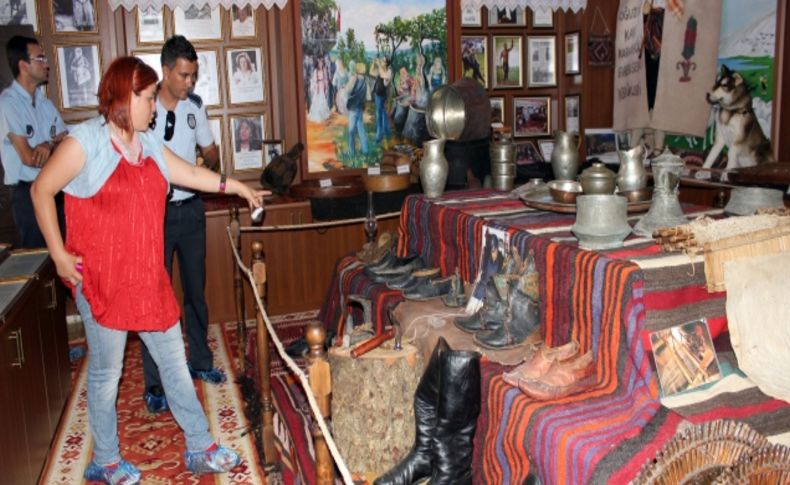 Turistler, Yörük hayatını 6 dilde dinleyecek