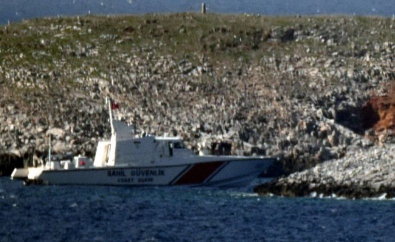 Türk askerinden Kardak'ta yakın inceleme