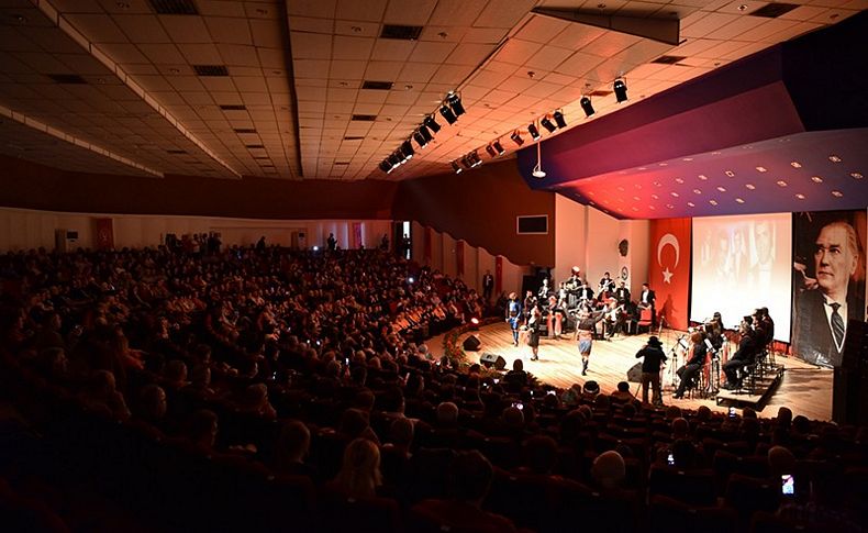 Türk Halk Müziği’nin Üstadı Özay Gönlüm İzmir’de anıldı