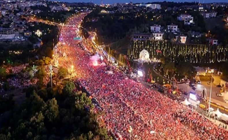 Türkiye meydanlarda