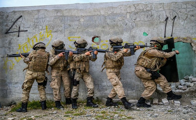 Türkiye'nin ilk kadın komando astsubayları göreve hazır