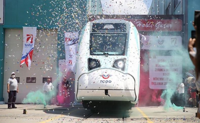 Türkiye'nin ilk yerli elektrikli treni raylarda