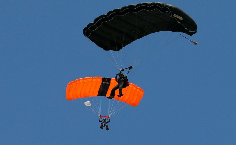 Türkiye Paraşüt Şampiyonası İzmir'de başladı