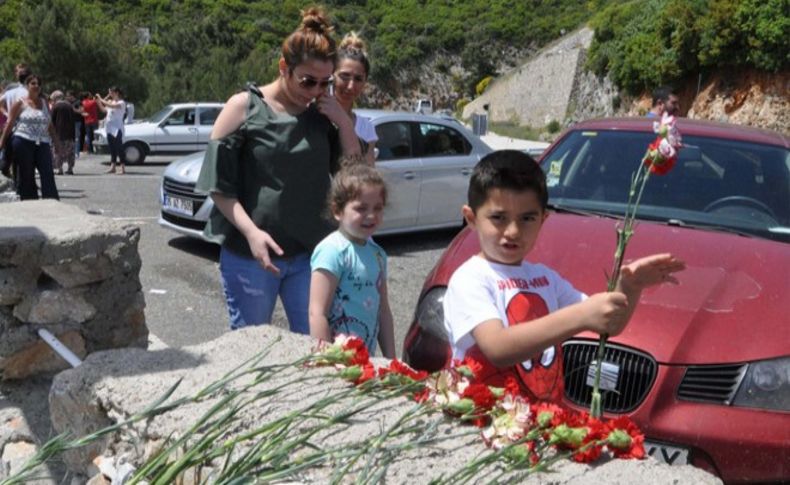 Türkiye'yi yasa boğan kazanın ardından Sakar Geçidi'ne ziyaretçi akını
