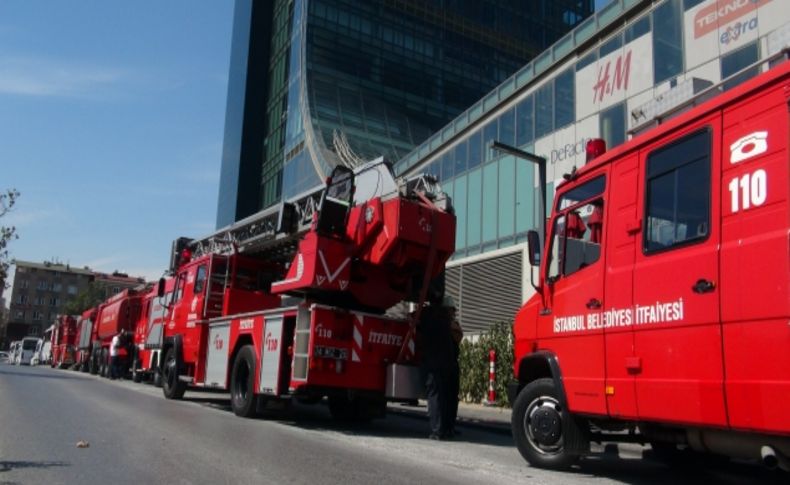 Türkiye’nin en yüksek binasındaki yangın kontrol altına alındı