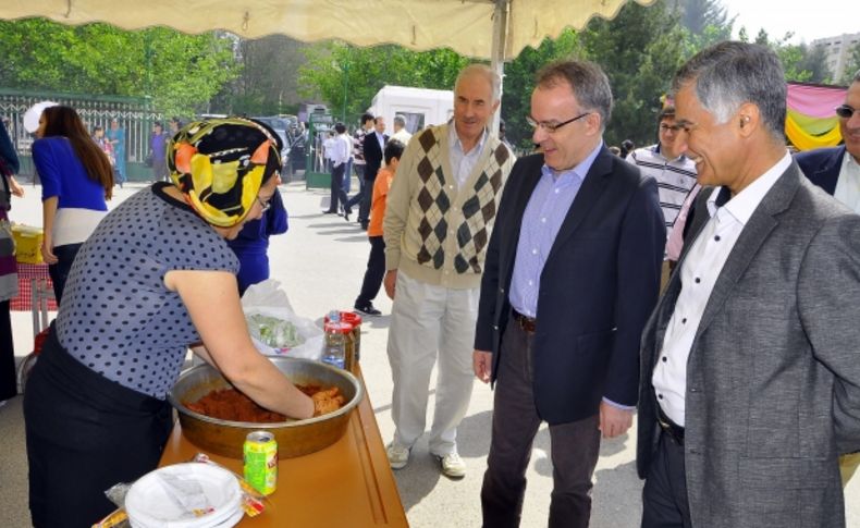 Türkmenistan’da 23 Nisan kermesi