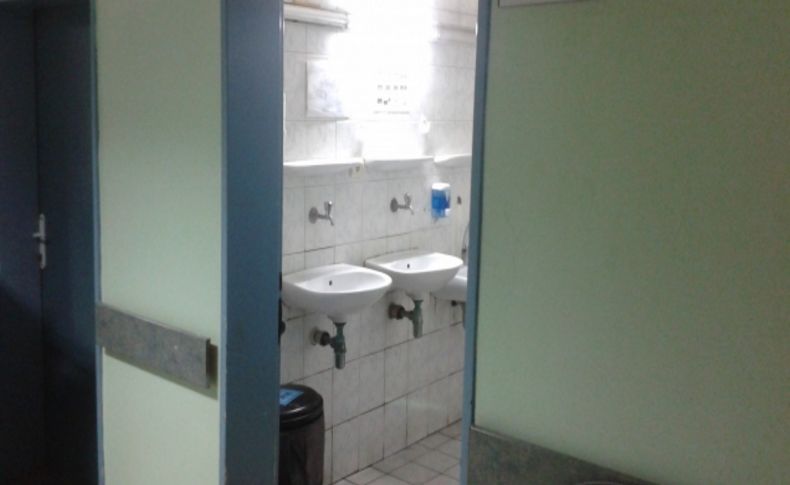 Tuvalette doğurduğu çocuğunu çöpe attı