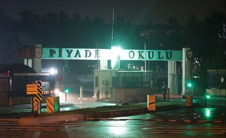 Tuzla Piyade Okulu'nda yangın! Çok sayıda asker mahsur kaldı