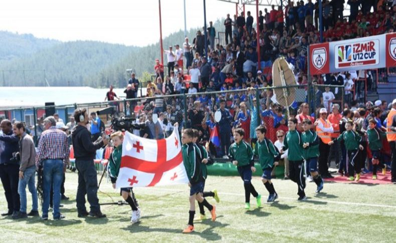 U12 İzmir Cup'a renkli açılış