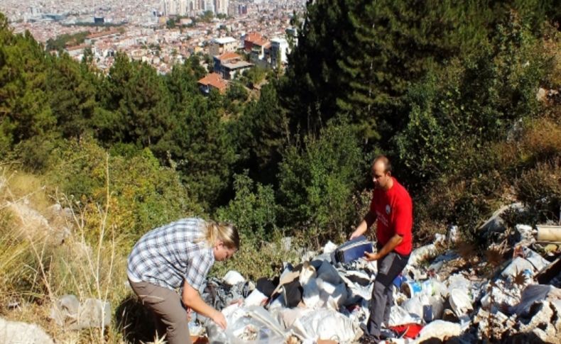 Uludağ yoluna atılan molozlar hayrete düşürdü