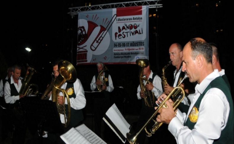 Uluslararası Bando Festivali şehrin her yerinde