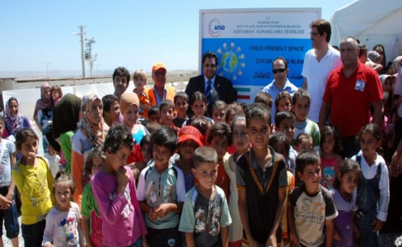 UNICEF, Suriyeli çocuklara ayakkabı dağıttı