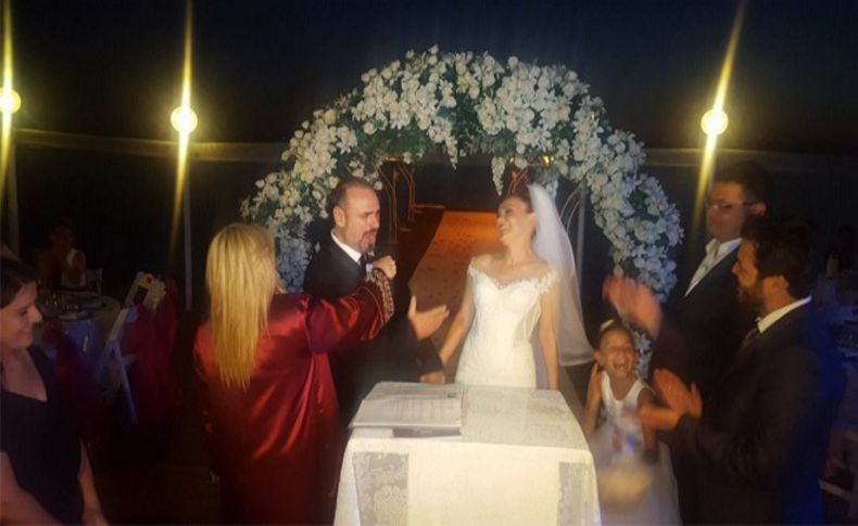 Ünlü tenor Hakan Aysev İzmir'de evlendi