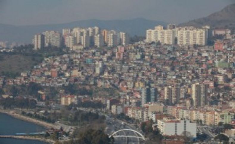 Bayraklı Belediyesi deprem konusunda farkındalık yaratıyor