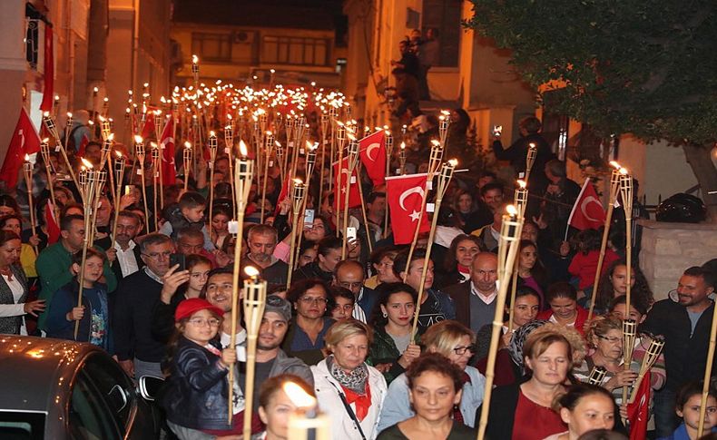 Urla’da coşkulu fener alayı
