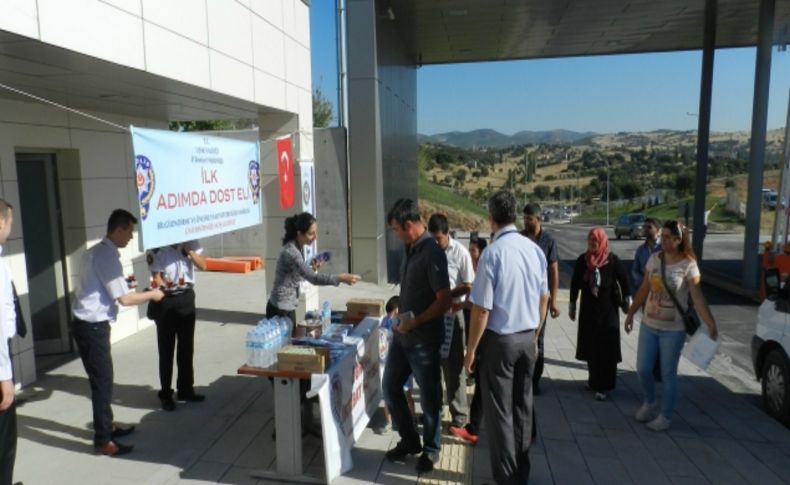 Uşak polisinden 'İlk Adımda Dost Eli' projesi