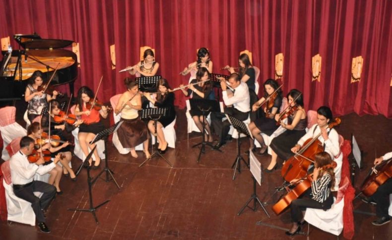 Uşak'ta Akademik Oda Orkestrası konser verdi