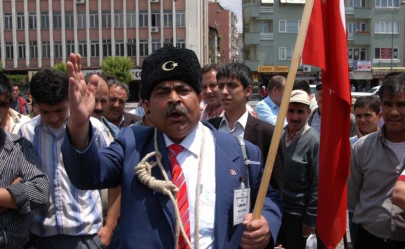 Uşak'ta Siyasetin renkli siması evinde ölü bulundu