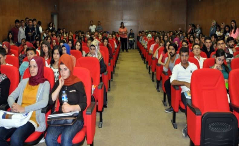 Uşak’ta 'Üniversite Yaşamına Uyum Programı' başladı