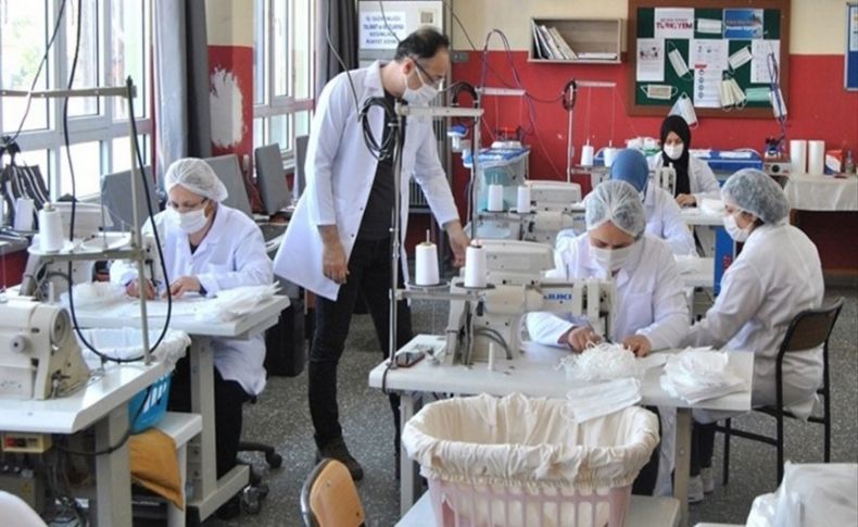 Usta öğreticilerden günde 2 bin maske!