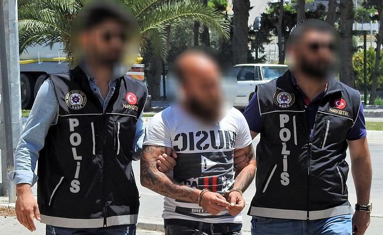 Uyuşturucu satıcısına suçüstü