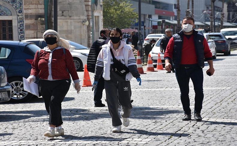 Uzmanlar uyardı: Siyah maske süs olarak takılabilir