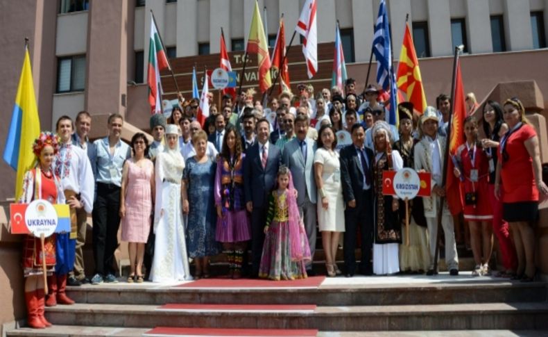 Vali Aksoy, festivale gelen sanatçıları kabul etti