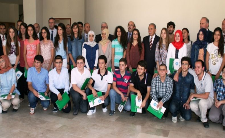 Vali Büyük, başarılı öğrencileri ödüllendirdi