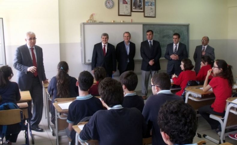 Vali Çakır, Ardeşen'de okulları ziyaret etti