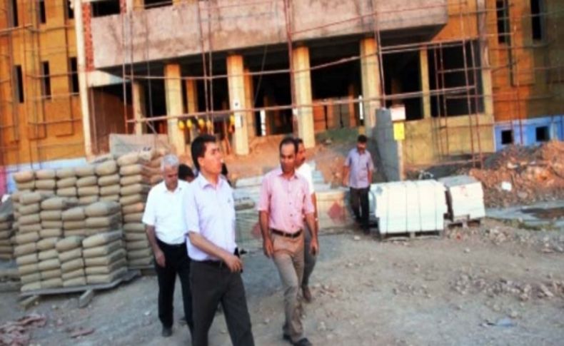 Vali Cengiz , Mardin'de devam eden okul inşaatlarını denetledi